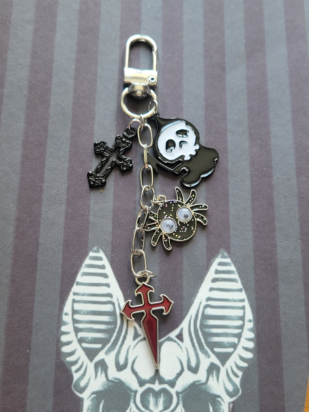 💀NEW💀Hand Crafted Black and Red Skull & Cross Charm Keychain